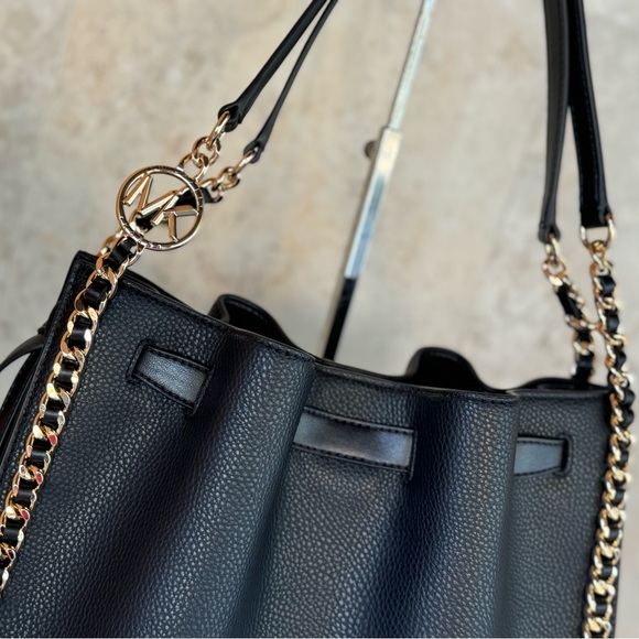 Michael Kors Mina Large Chain Shoulder Pebbled Leather Bag Black/Gold - Picture 14 of 15